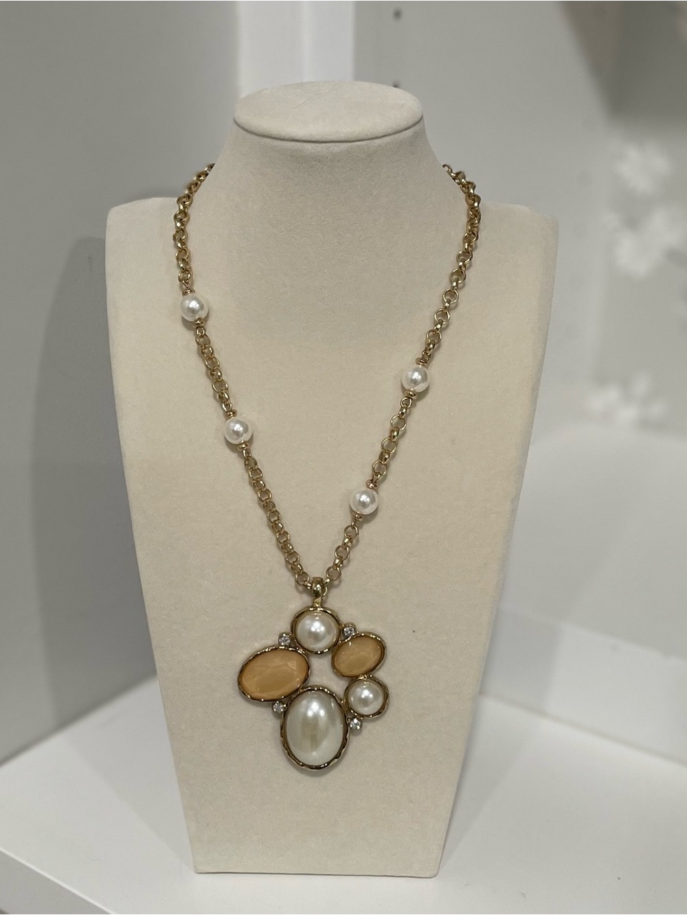 Chicos Gold Tone Faux Pearl Neutral Cabochon Pendant Necklace Costume Boho Artsy